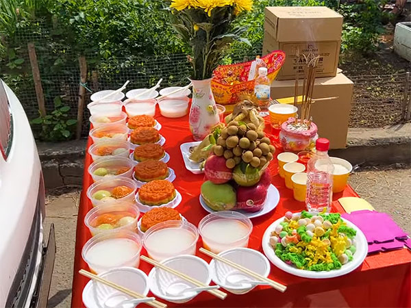 mâm cúng xe tháng