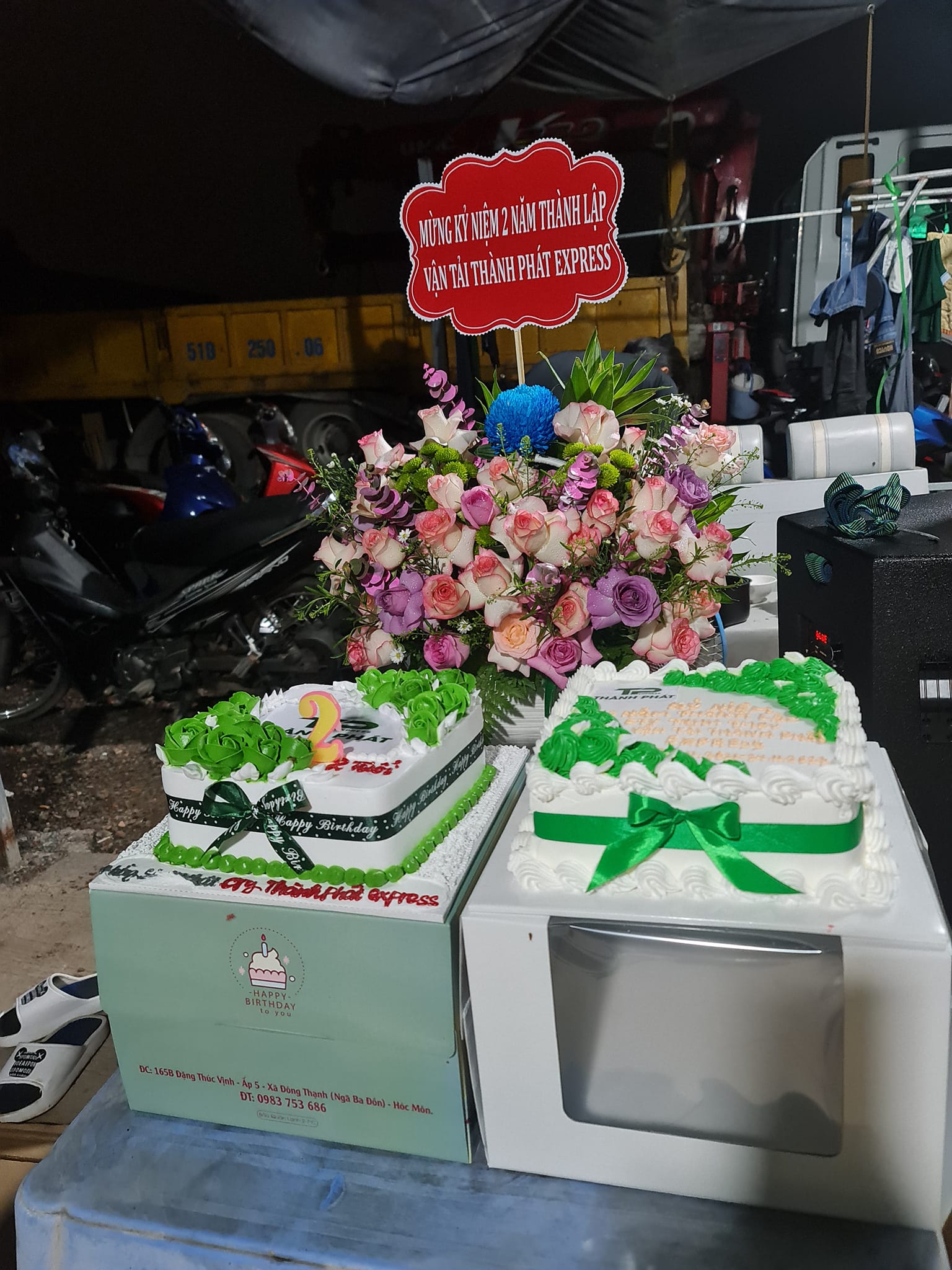 bánh và hoa mừng sinh nhật thành phát